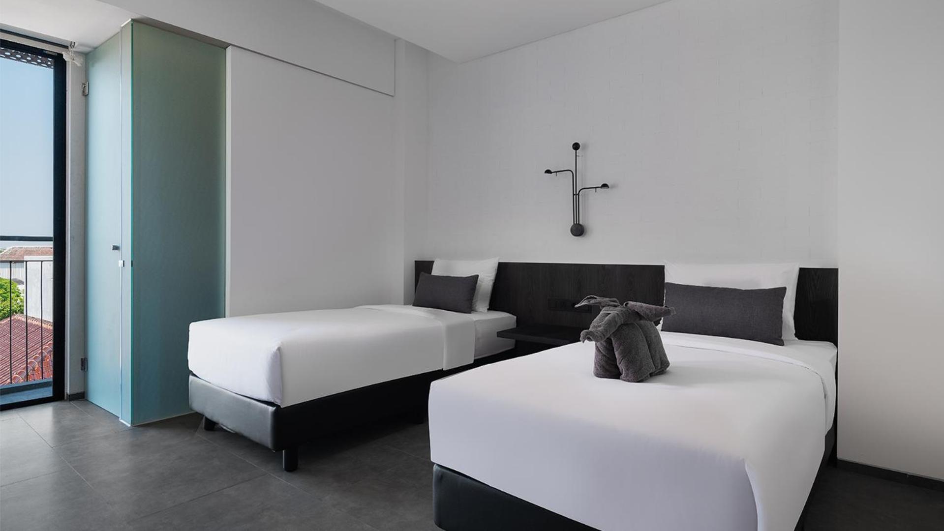 Rez Hotel Semarang Exterior foto